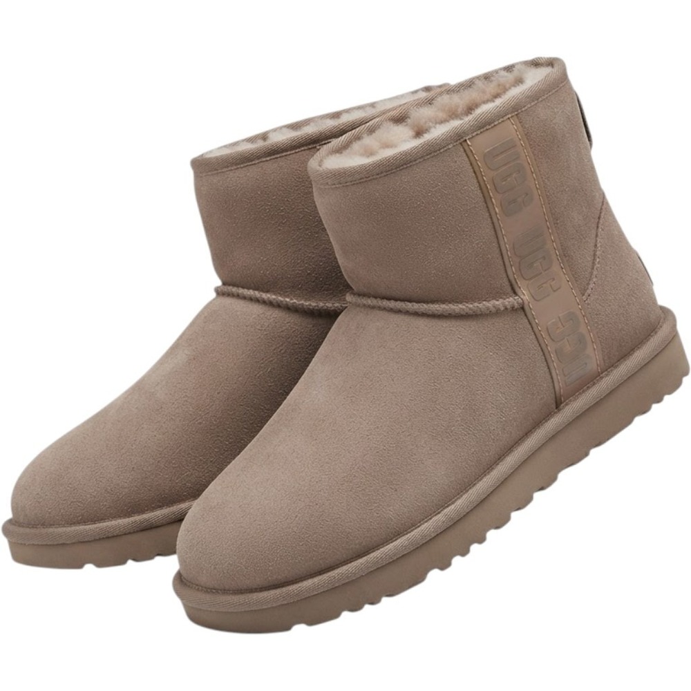 UGG Women Classic Short Logo Tape Suede Shearling Boots Chestnut Tan Size 8